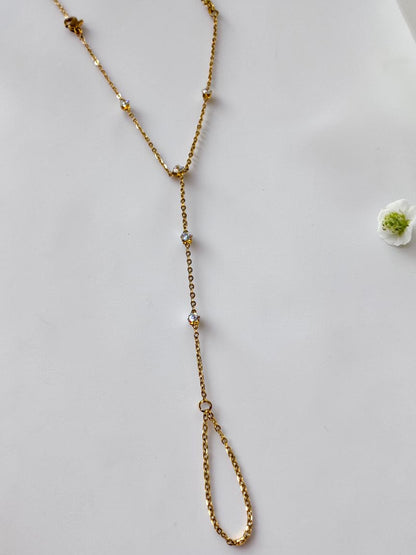 GOLDEN DIAMOND TEJSWINI HAND CHAIN (POCHI)