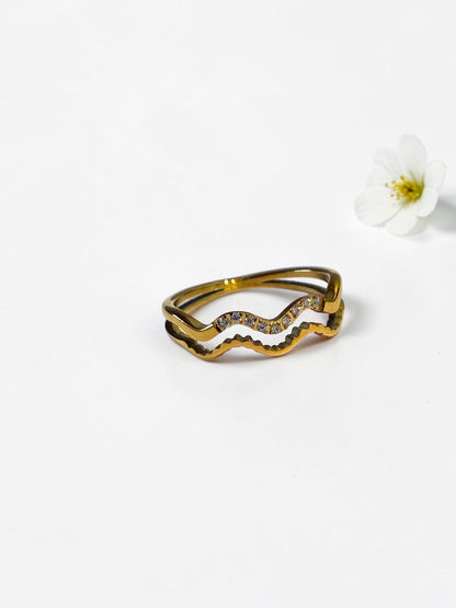 GOLDEN DIAMOND WAVE ADAR RING