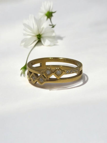 GOLDEN DIAMOND WYATT RING