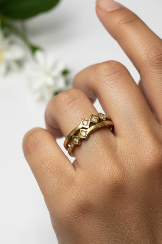 GOLDEN DIAMOND WYATT RING