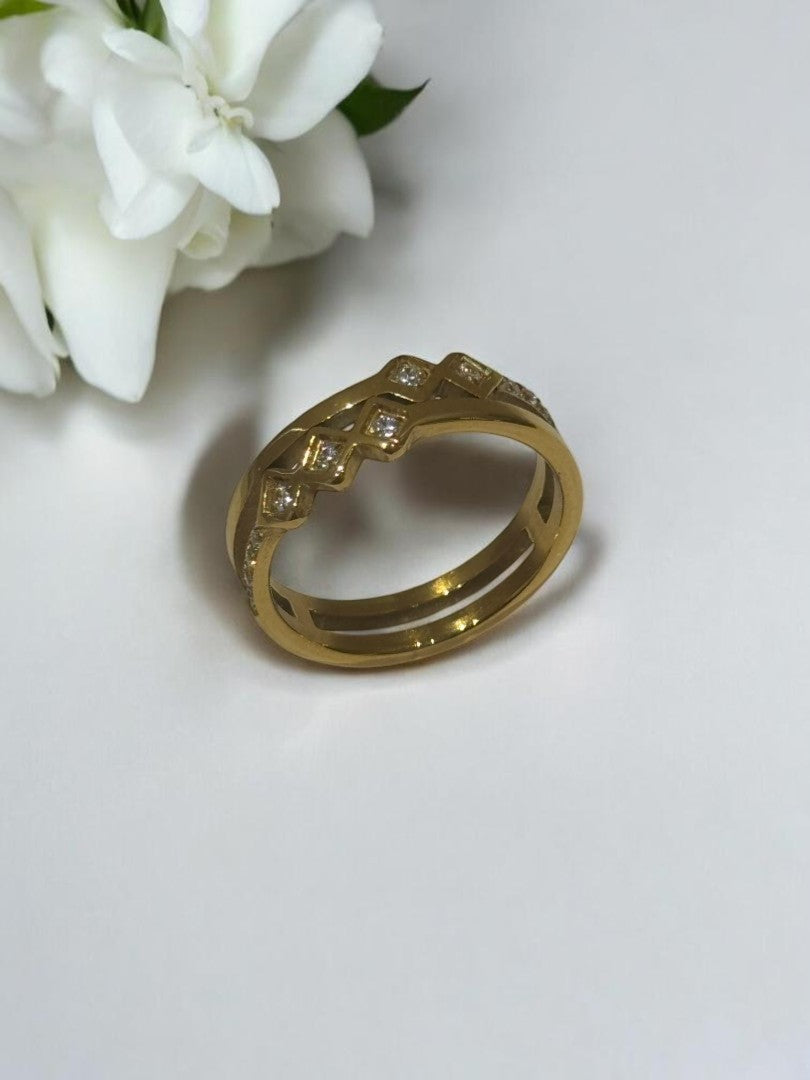 GOLDEN DIAMOND WYATT RING