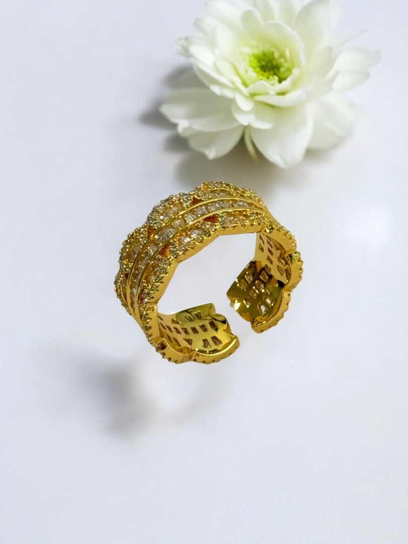 GOLDEN DIAMOND ZAVIER RING