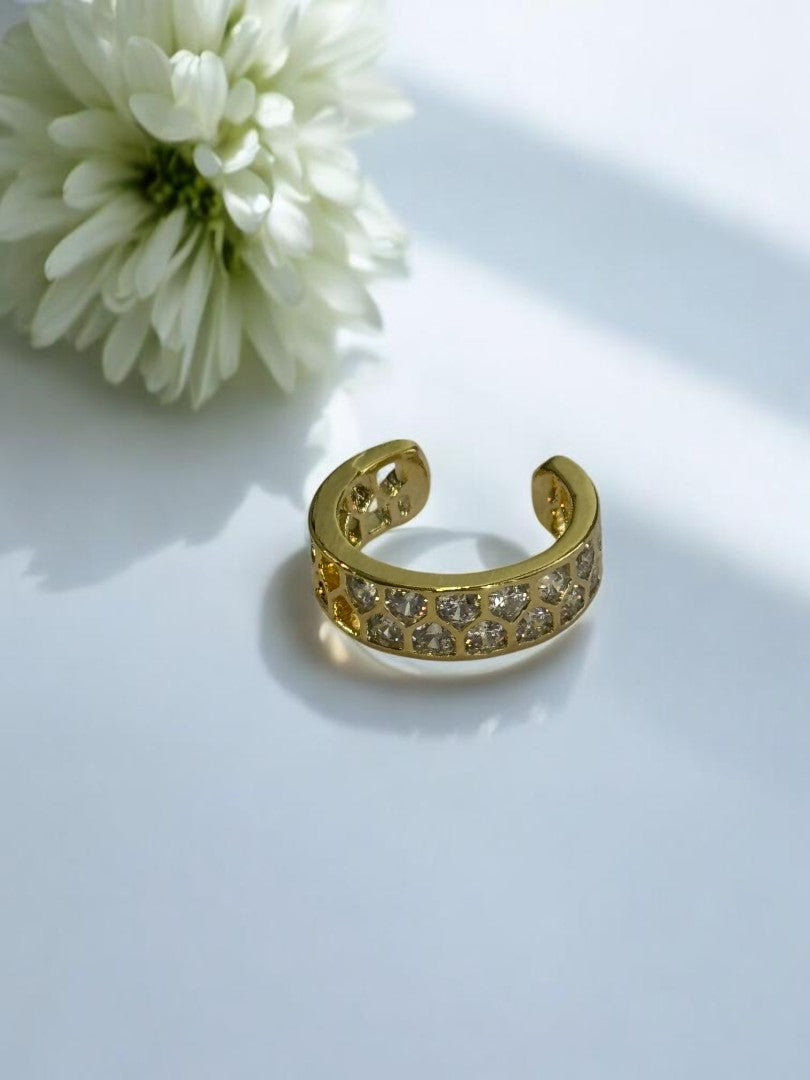 GOLDEN DIAMOND ZUMA EAR CUFF