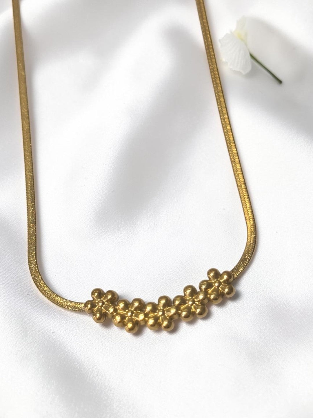 GOLDEN EBENZER NECKLACE