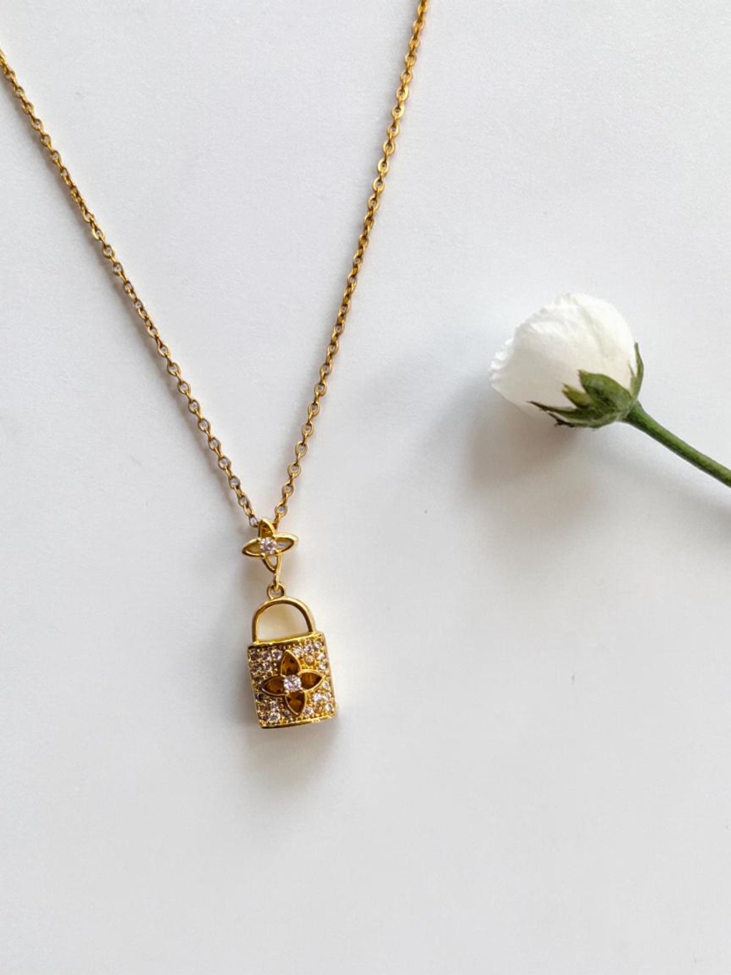 GOLDEN EMERY NECKLACE
