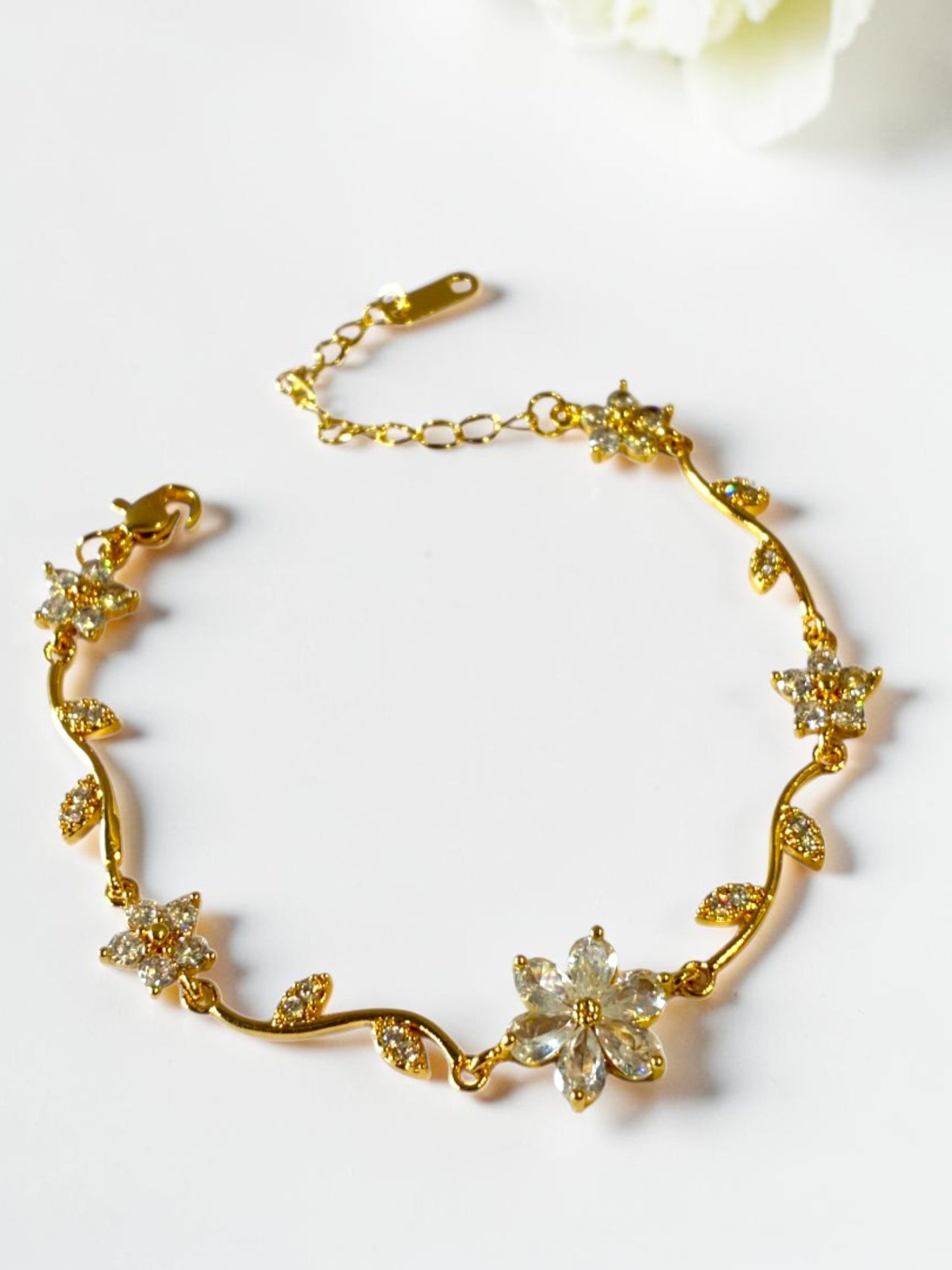 GOLDEN FLORAL DIAMOND ENESIS BRACELET