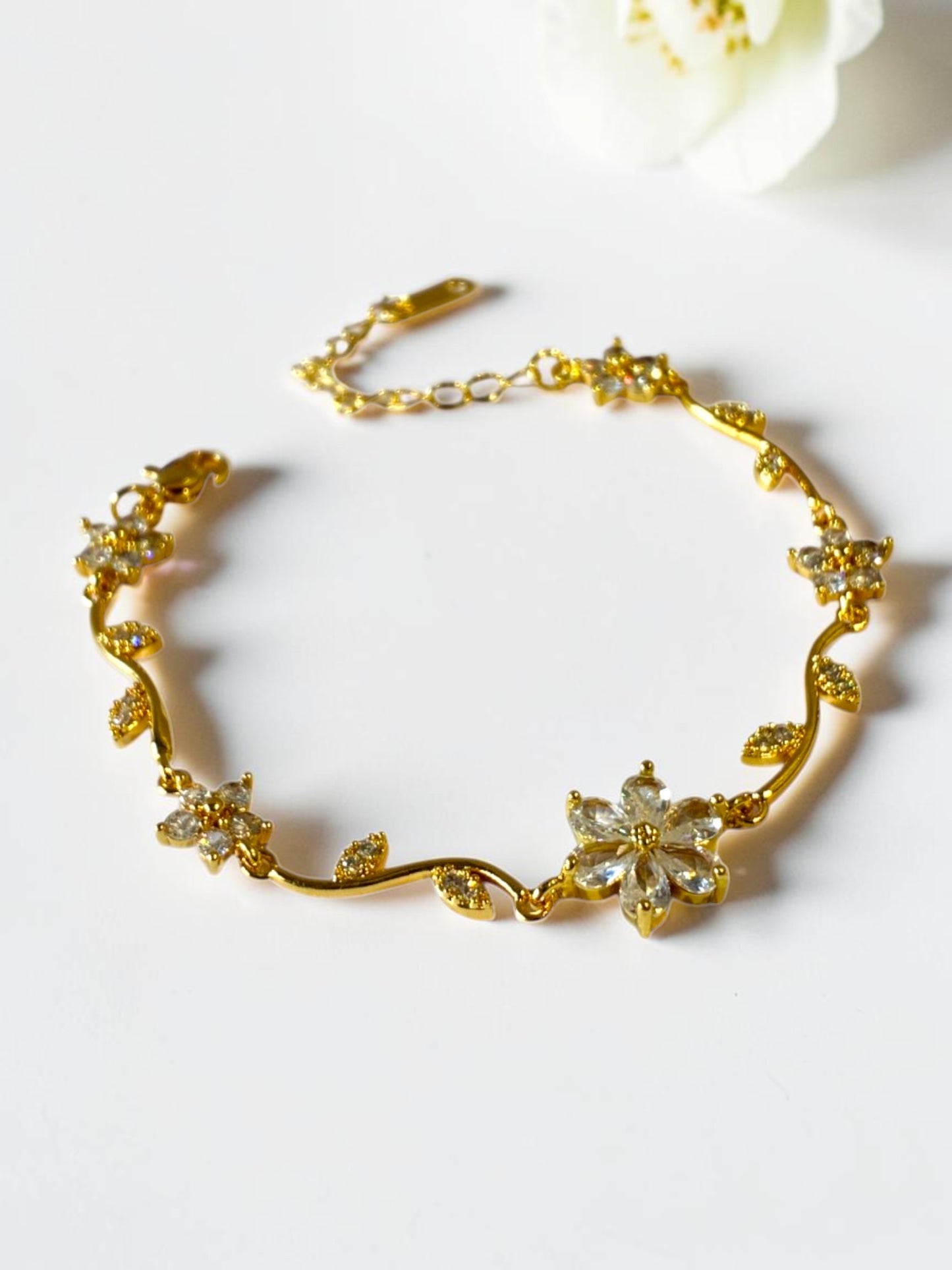 GOLDEN FLORAL DIAMOND ENESIS BRACELET