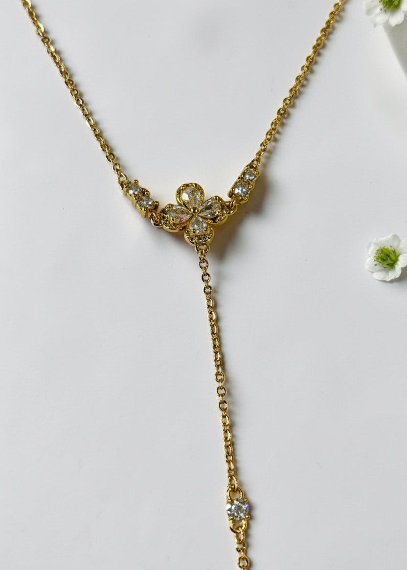 GOLDEN FLORAL NORMAN HAND CHAIN (POCHI)