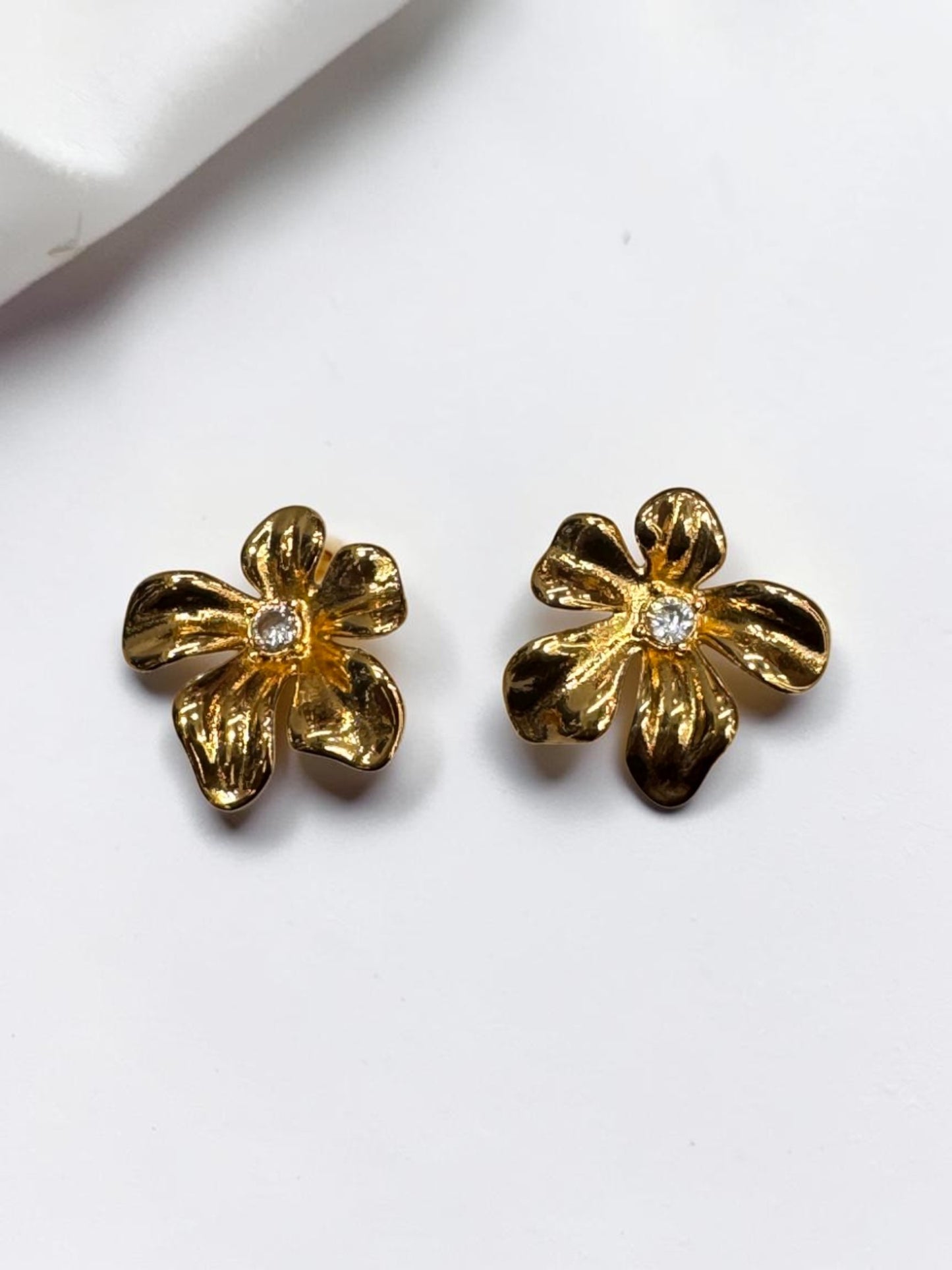 GOLDEN FLOWER CAMPBELL EARRINGS