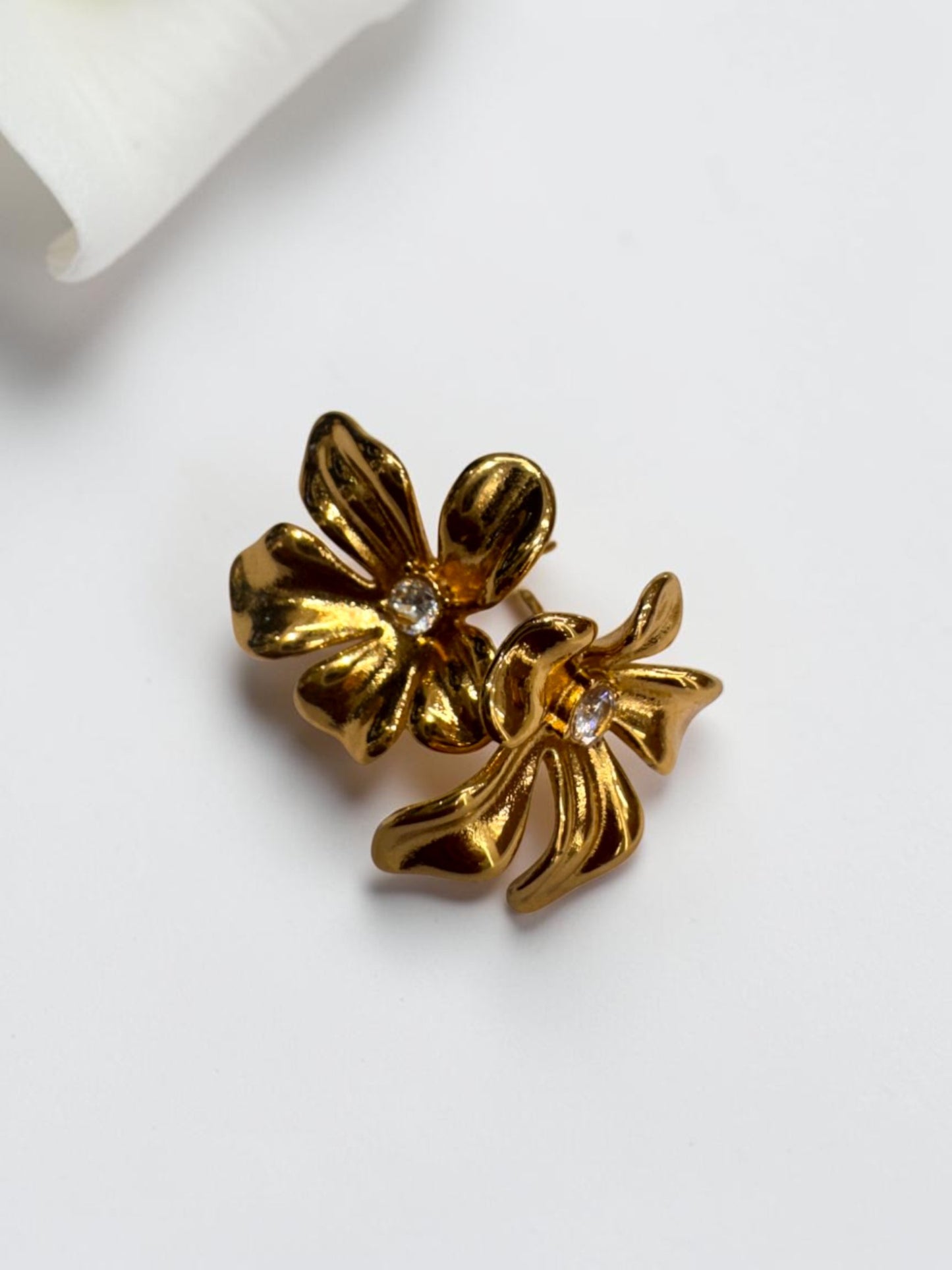 GOLDEN FLOWER CAMPBELL EARRINGS
