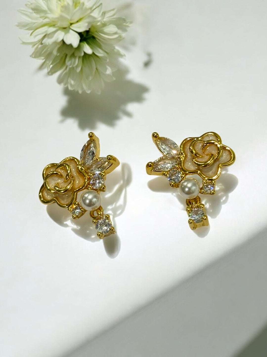 GOLDEN FLOWER LAWSONIE EARRINGS
