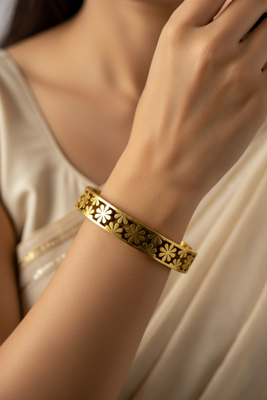 GOLDEN FLOWER LYLA BRACELET