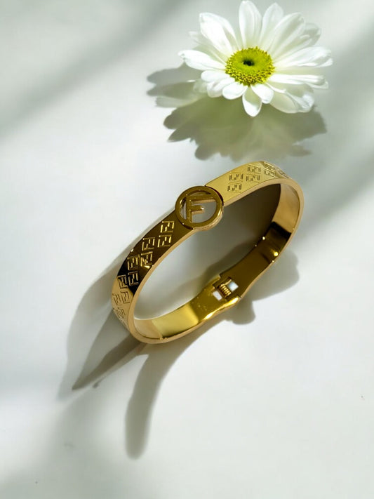 GOLDEN F WRENIE BRACELET