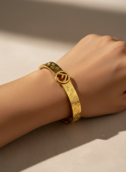 GOLDEN F WRENIE BRACELET