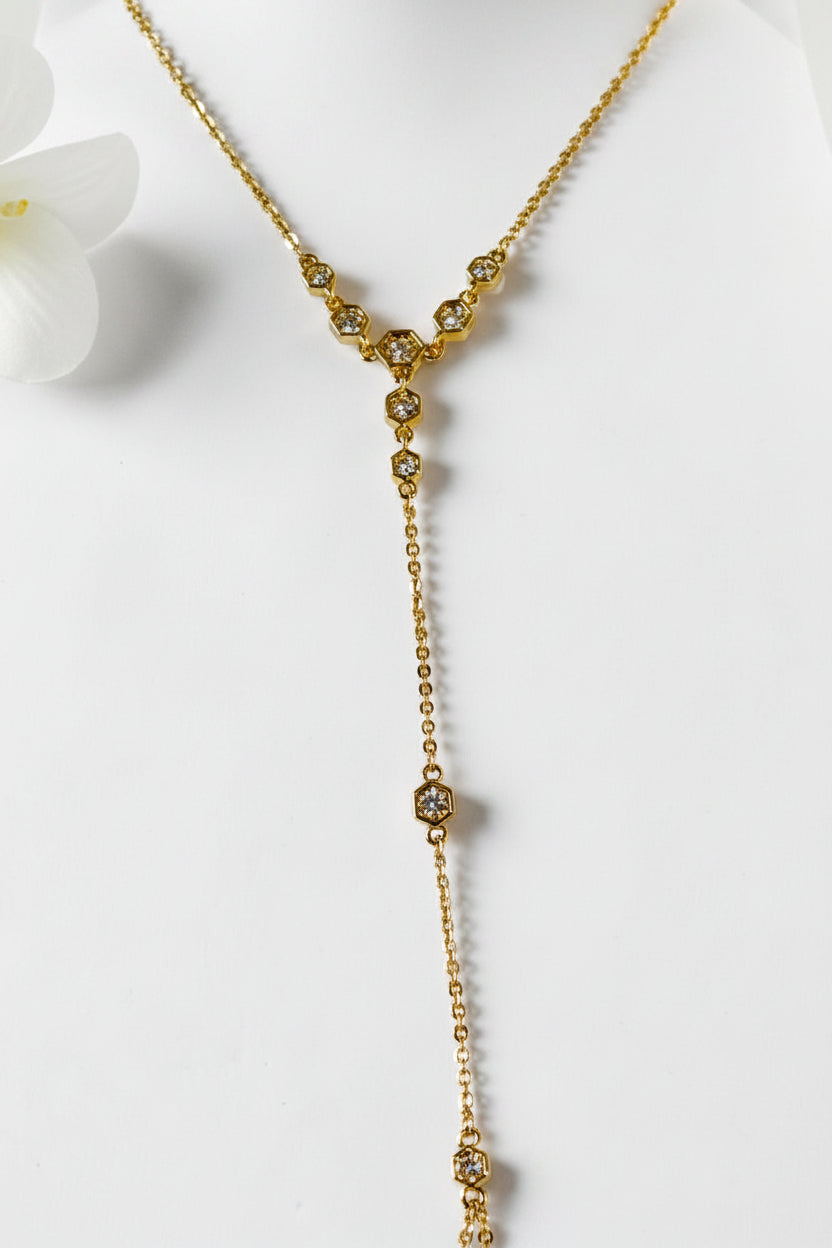 GOLDEN GEOMETRIC SPARKLE SHERYL HAND CHAIN (POCHI)