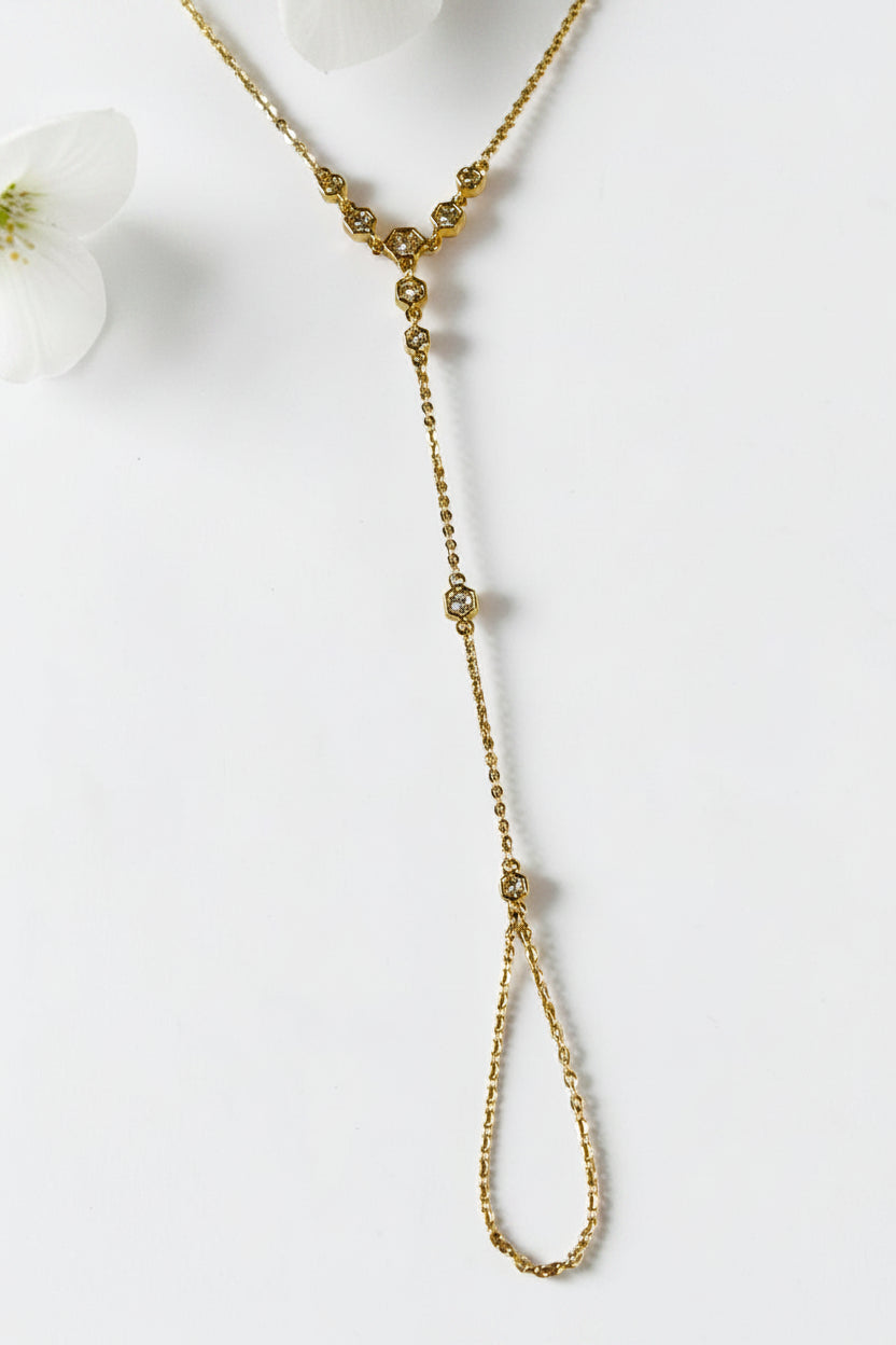 GOLDEN GEOMETRIC SPARKLE SHERYL HAND CHAIN (POCHI)