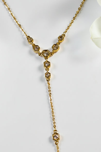 GOLDEN GEOMETRIC SPARKLE SHERYL HAND CHAIN (POCHI)