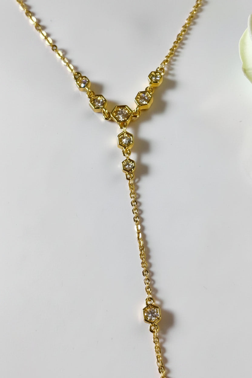GOLDEN GEOMETRIC SPARKLE SHERYL HAND CHAIN (POCHI)