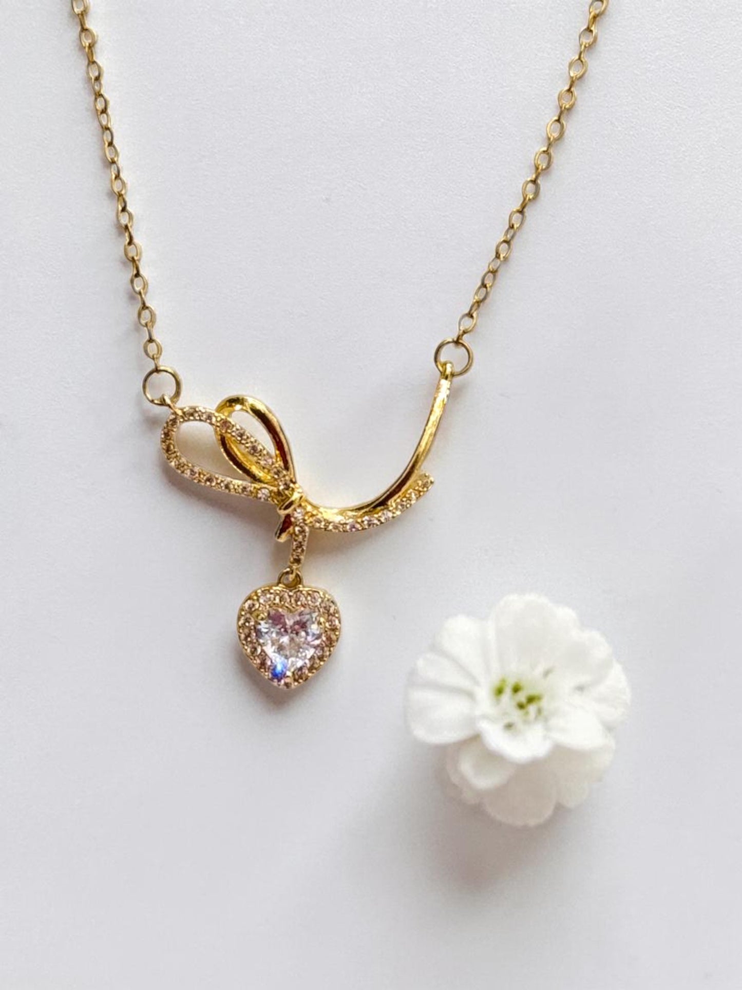 GOLDEN HEART AERIANA NECKLACE
