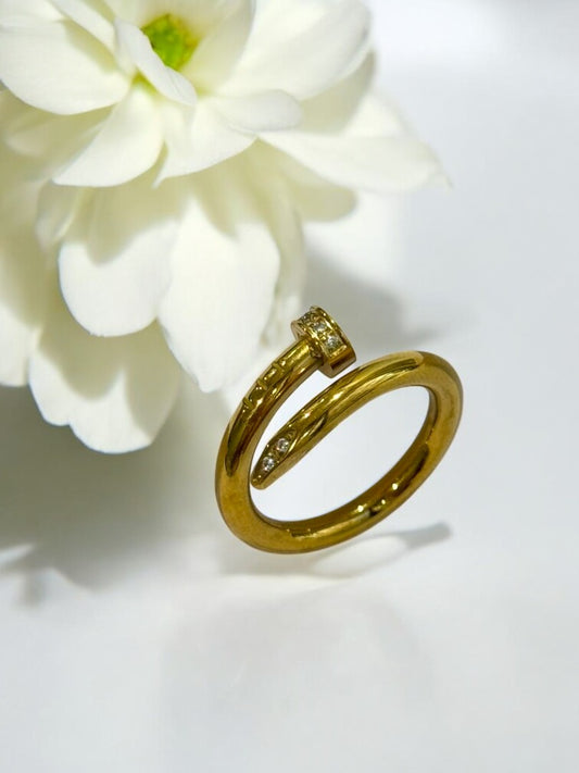 GOLDEN DIAMOND NOE RING