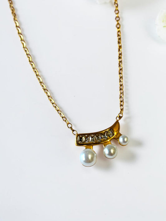 GOLDEN OTTILIE NECKLACE
