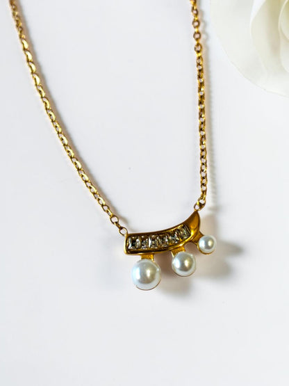 GOLDEN OTTILIE NECKLACE