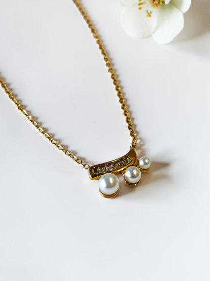 GOLDEN OTTILIE NECKLACE