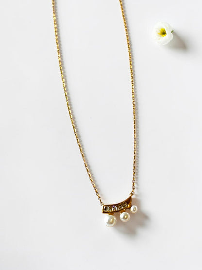 GOLDEN OTTILIE NECKLACE