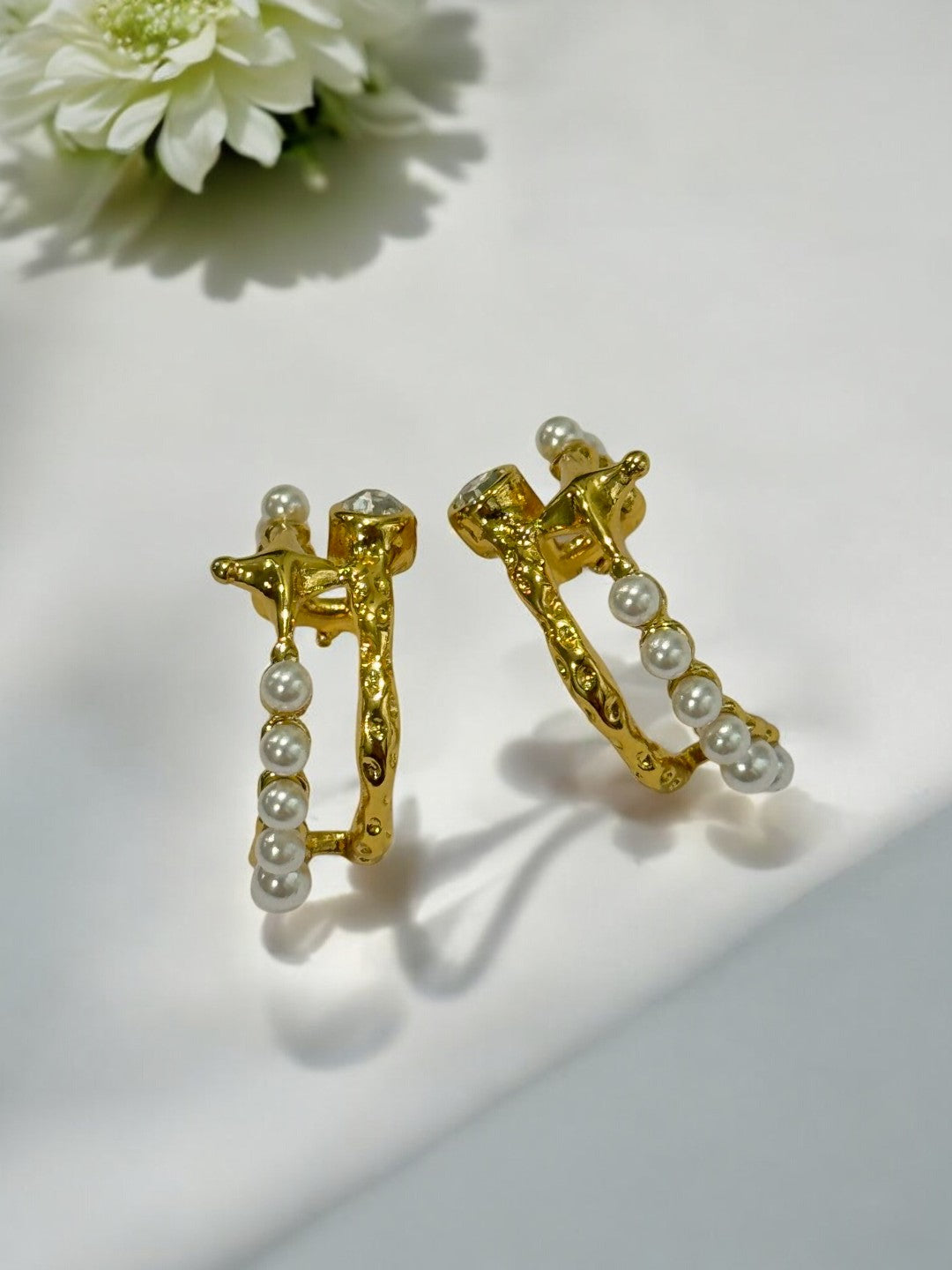 GOLDEN PEARL BELVIK EARRINGS