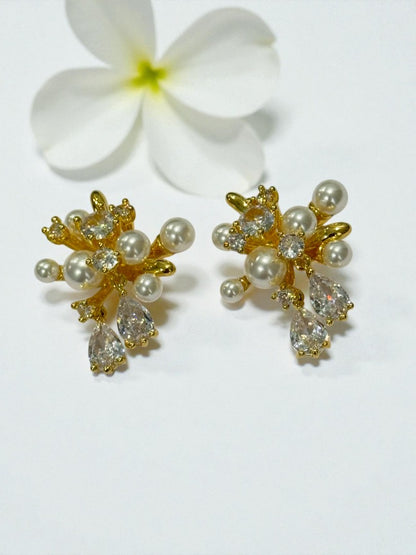GOLDEN PEARL DIAMOND VIHA EARRINGS