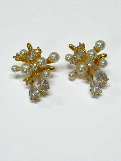 GOLDEN PEARL DIAMOND VIHA EARRINGS