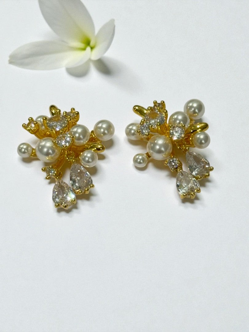 GOLDEN PEARL DIAMOND VIHA EARRINGS
