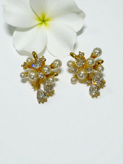 GOLDEN PEARL DIAMOND VIHA EARRINGS