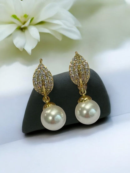 GOLDEN PEARL JORNIE EARRINGS