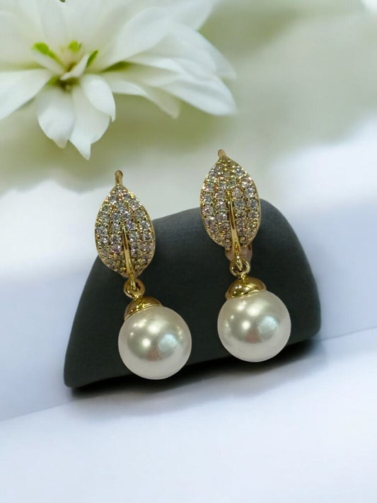 GOLDEN PEARL JORNIE EARRINGS