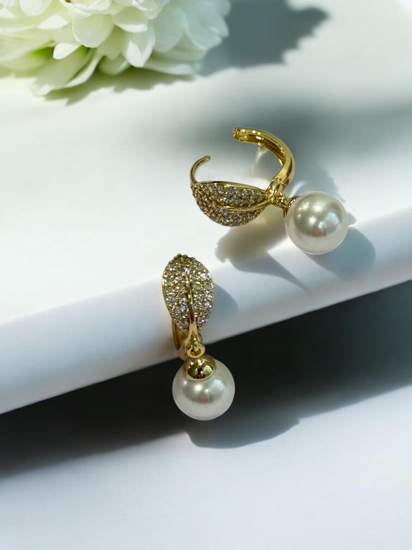GOLDEN PEARL JORNIE EARRINGS