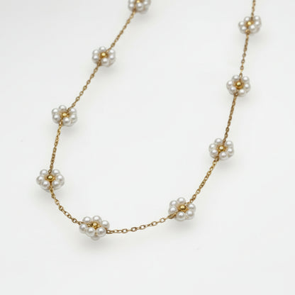 GOLDEN PEARL MIRABEL NECKLACE
