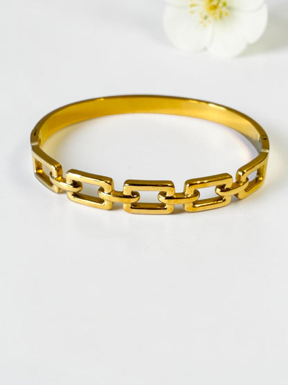 GOLDEN SCARLETT BRACELET