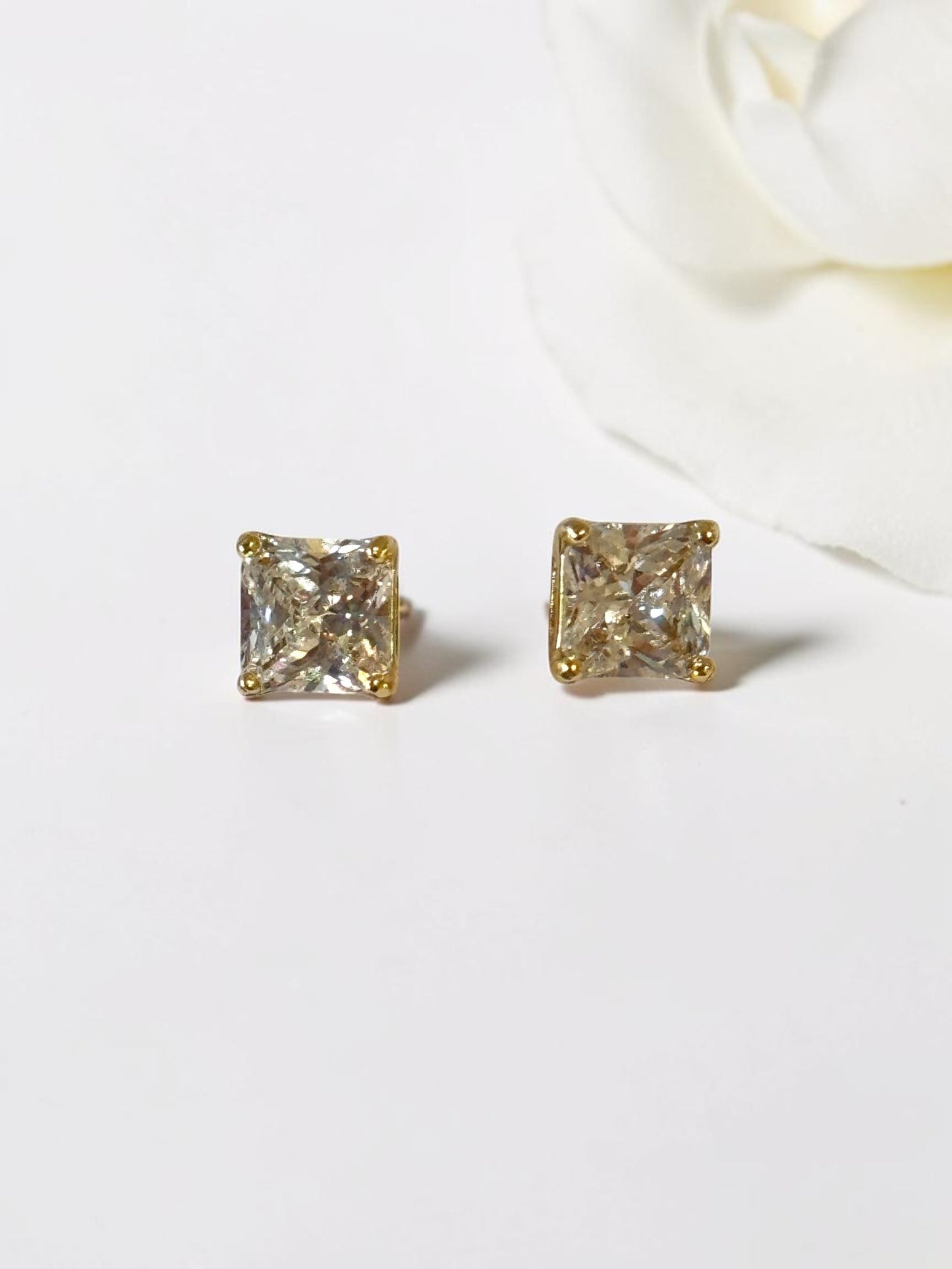 GOLDEN SQUARE DIAMOND ABHYA EARRINGS
