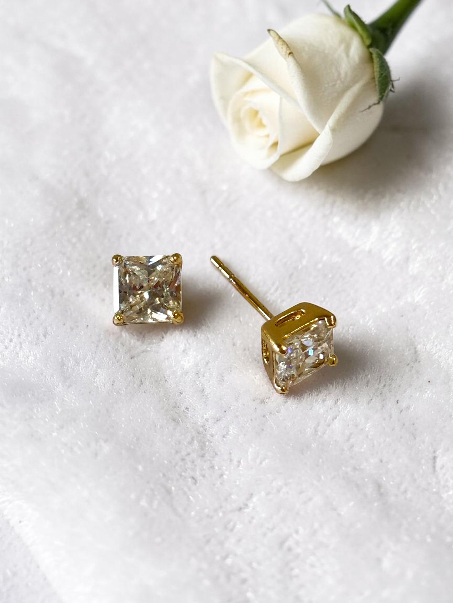 GOLDEN SQUARE DIAMOND ABHYA EARRINGS