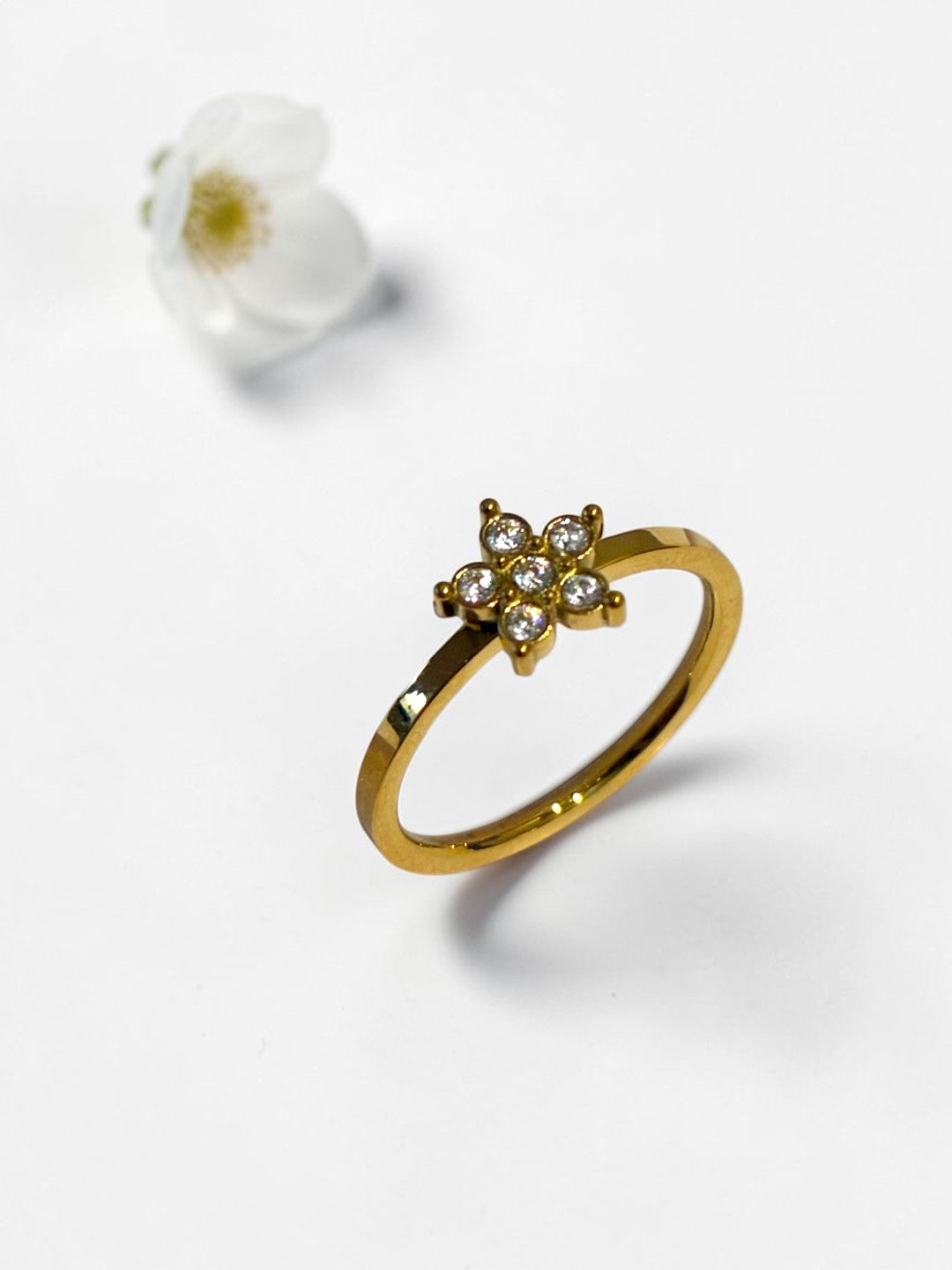 GOLDEN STAR DIAMOND RAHANA RING