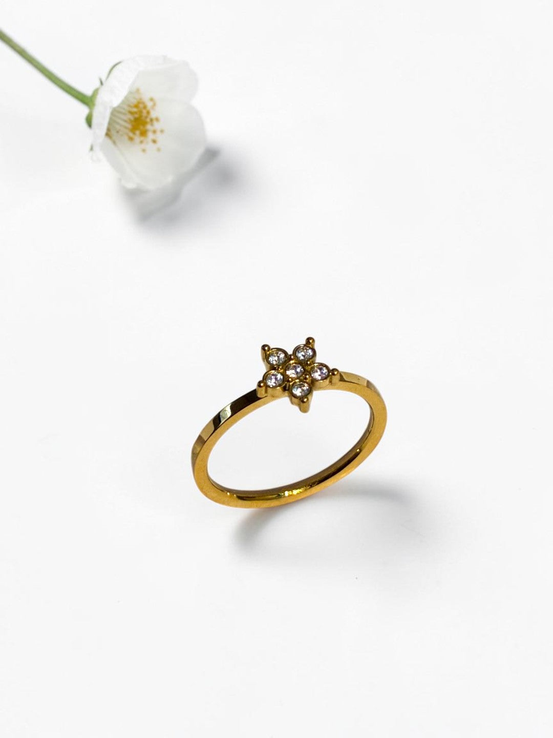 GOLDEN STAR DIAMOND RAHANA RING