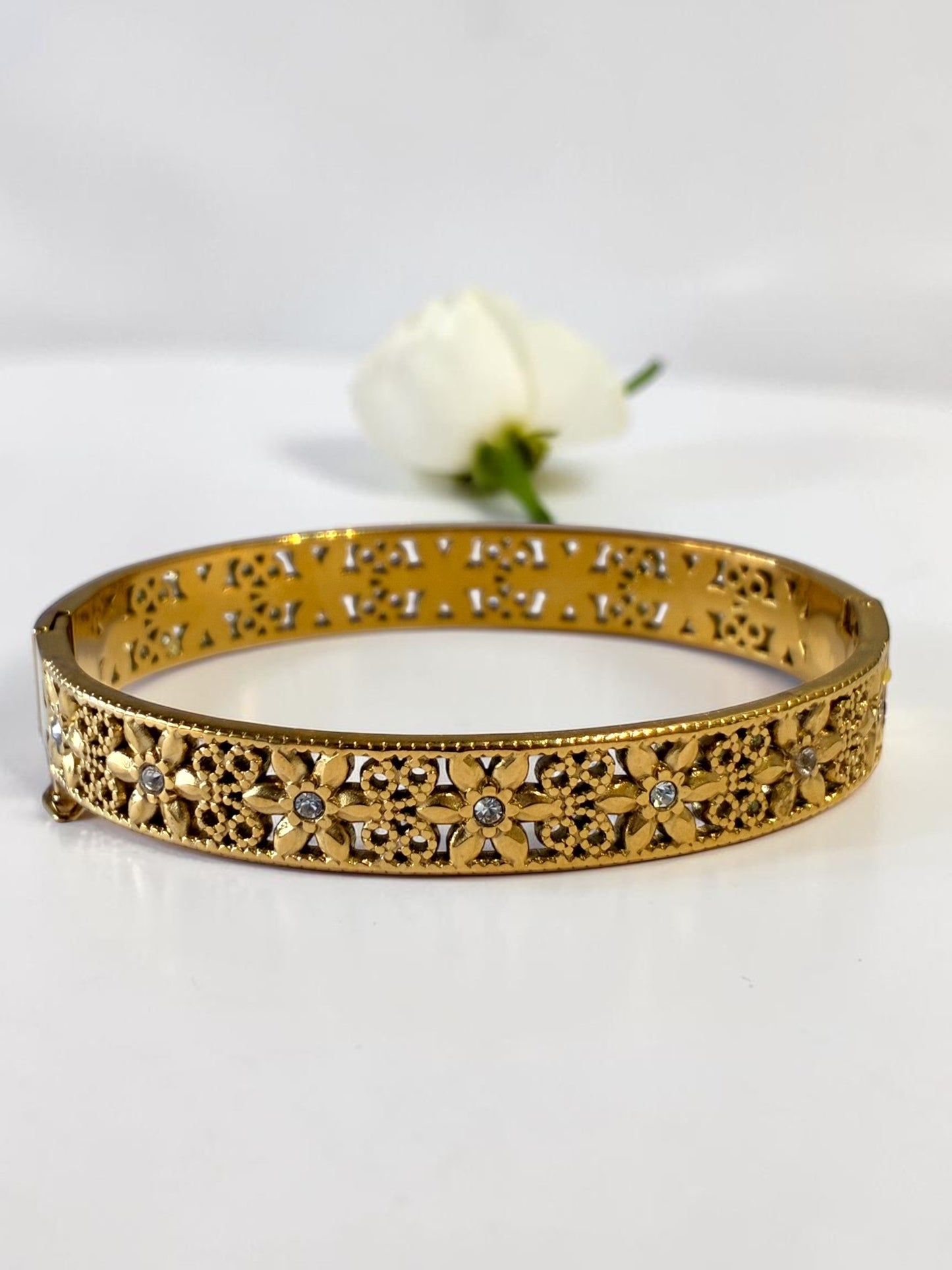 GOLDEN VINTAGE FLORAL SUNITHA BRACELET