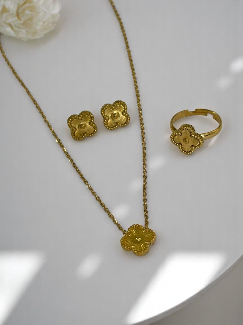 GOLDEN CHAIN WITH BRANDED CLOVER PENDENT, EARRING AND FINGER RING