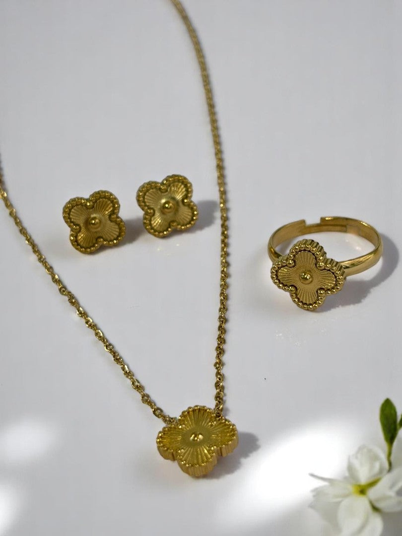 GOLDEN CHAIN WITH BRANDED CLOVER PENDENT, EARRING AND FINGER RING