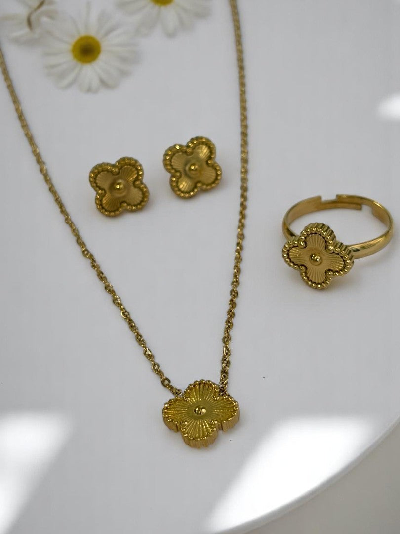 GOLDEN CHAIN WITH BRANDED CLOVER PENDENT, EARRING AND FINGER RING