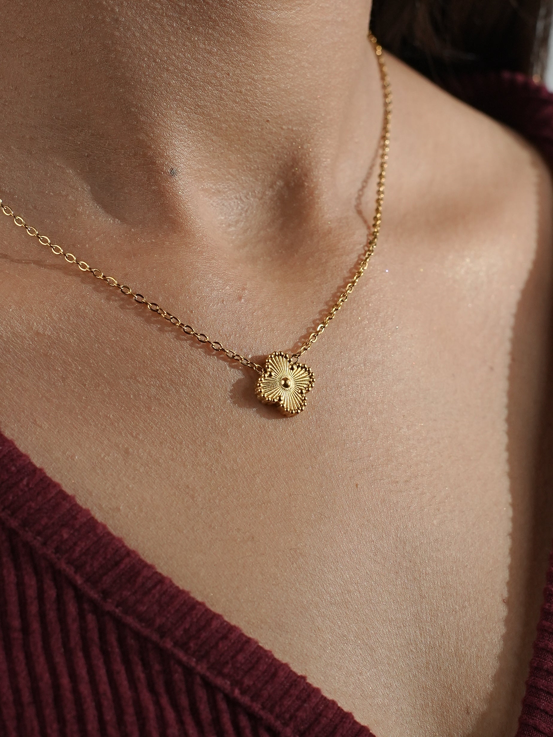 BRANDED GOLDEN CLOVER CHAIN