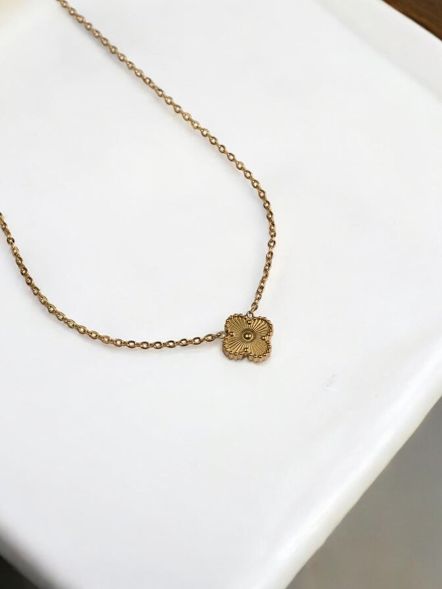 BRANDED GOLDEN CLOVER CHAIN