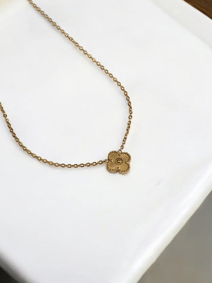BRANDED GOLDEN CLOVER CHAIN
