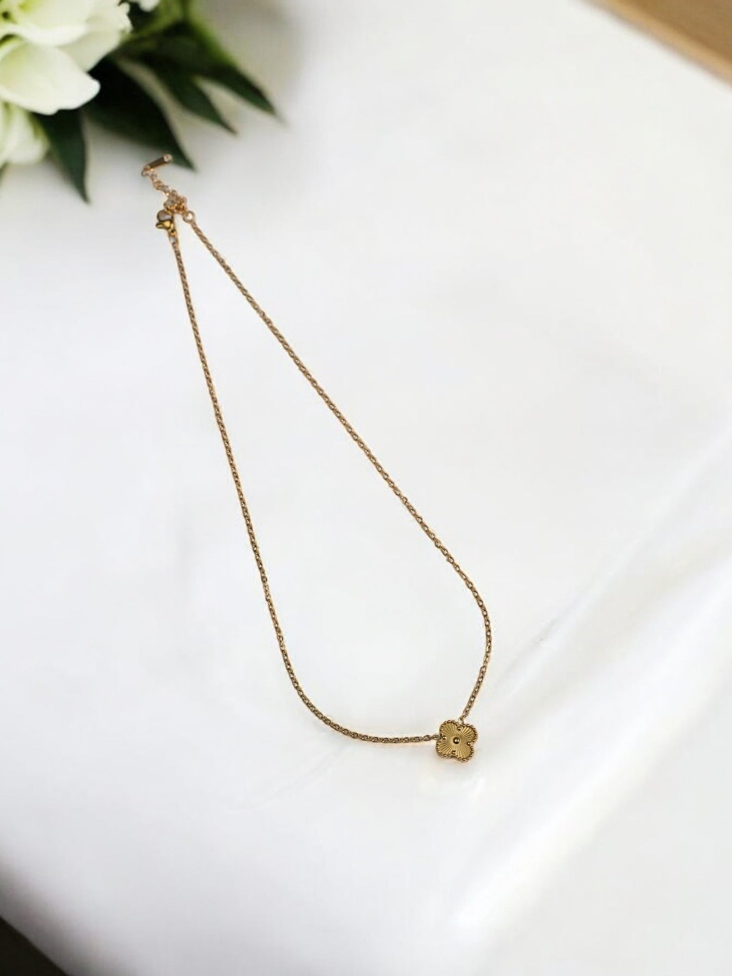 BRANDED GOLDEN CLOVER CHAIN